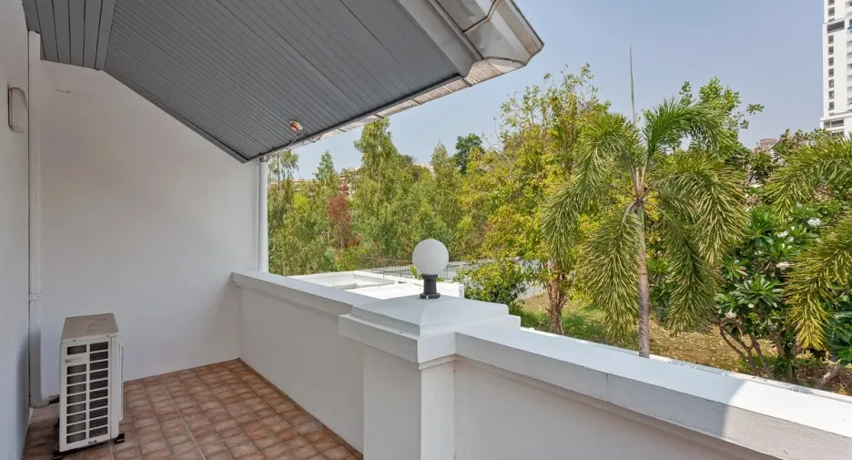 For rent and for sale 5 bedrooms house in Bang Lamung, Chonburi