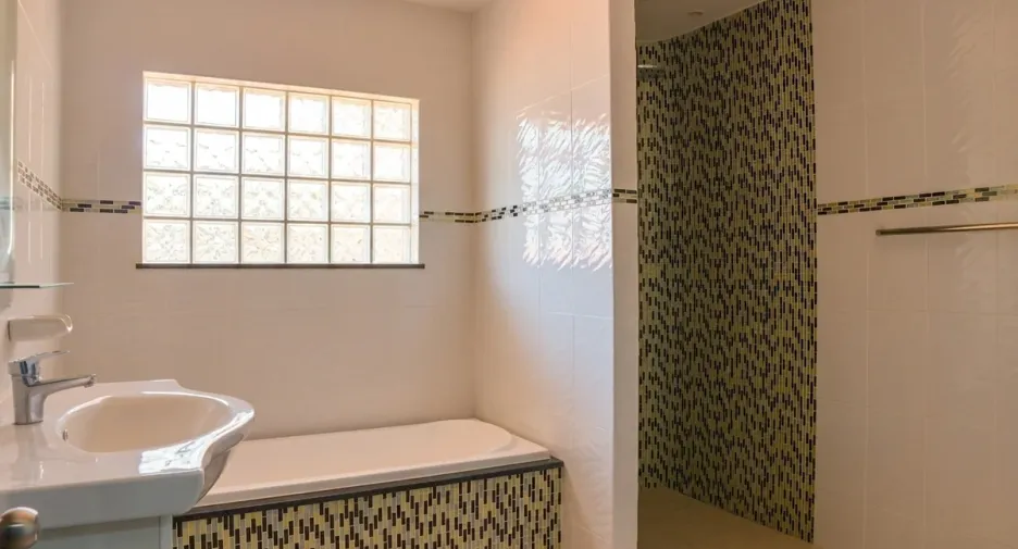 For rent and for sale 4 bedrooms house in Bang Lamung, Chonburi