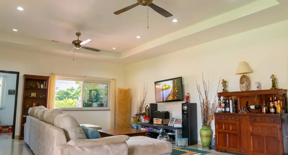 For rent and for sale 4 bedrooms house in Bang Lamung, Chonburi