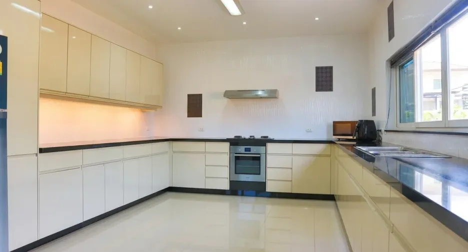 For rent and for sale 4 bedrooms house in Bang Lamung, Chonburi