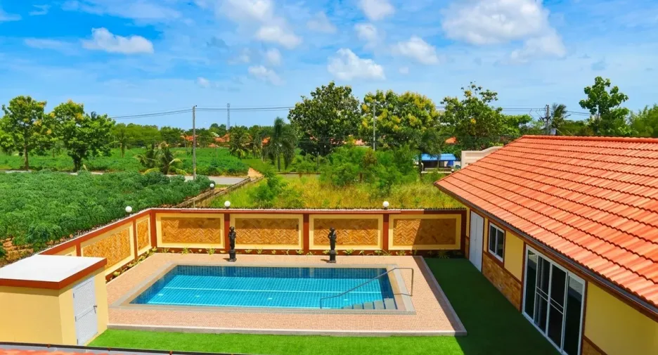 For rent and for sale 4 bedrooms house in Bang Lamung, Chonburi