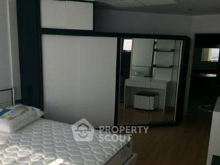 Condo en alquiler de 2 habitaciones en Huai Khwang, Bangkok