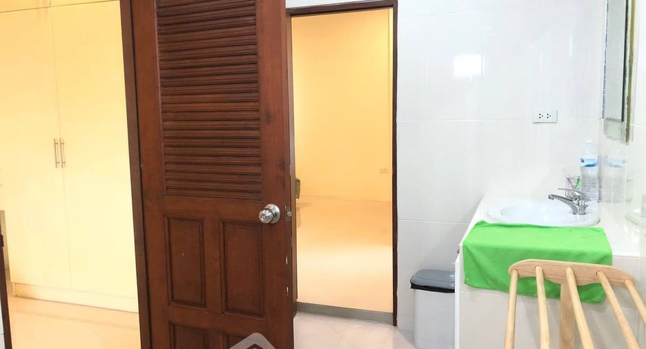 À louer 5 chambres maison à Huay Yai, Pattaya