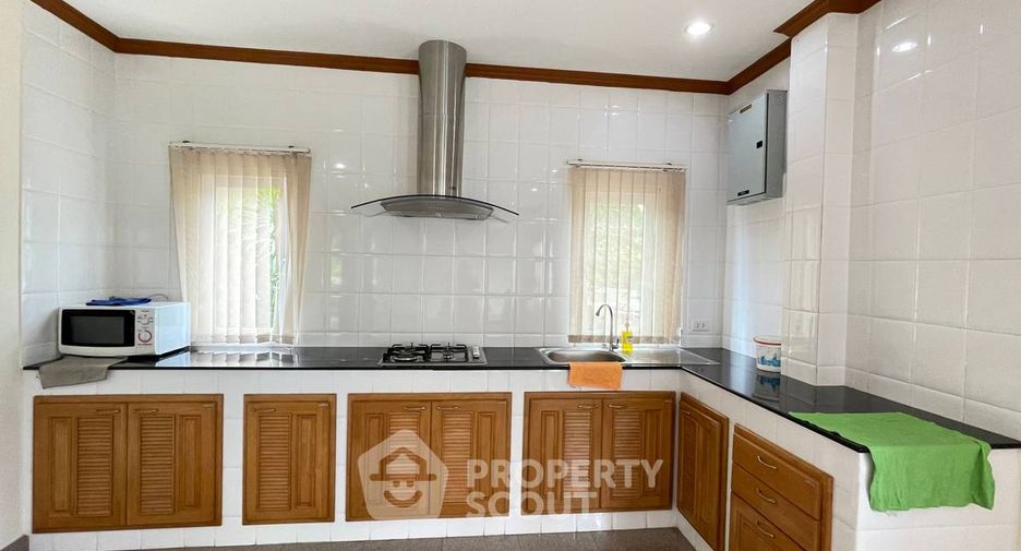 For rent 5 bedrooms house in Huay Yai, Pattaya