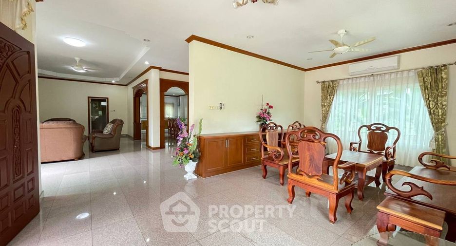 For rent 5 bedrooms house in Huay Yai, Pattaya