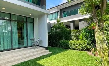 Casa en alquiler de 4 habitaciones en Bang Kapi, Bangkok