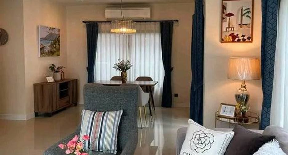 Casa en alquiler de 4 habitaciones en Bang Kapi, Bangkok