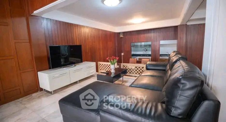For rent 5 bedrooms townhouse in Watthana, Bangkok