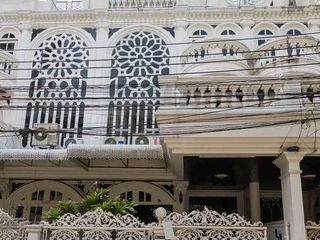 For rent 5 bedrooms townhouse in Watthana, Bangkok