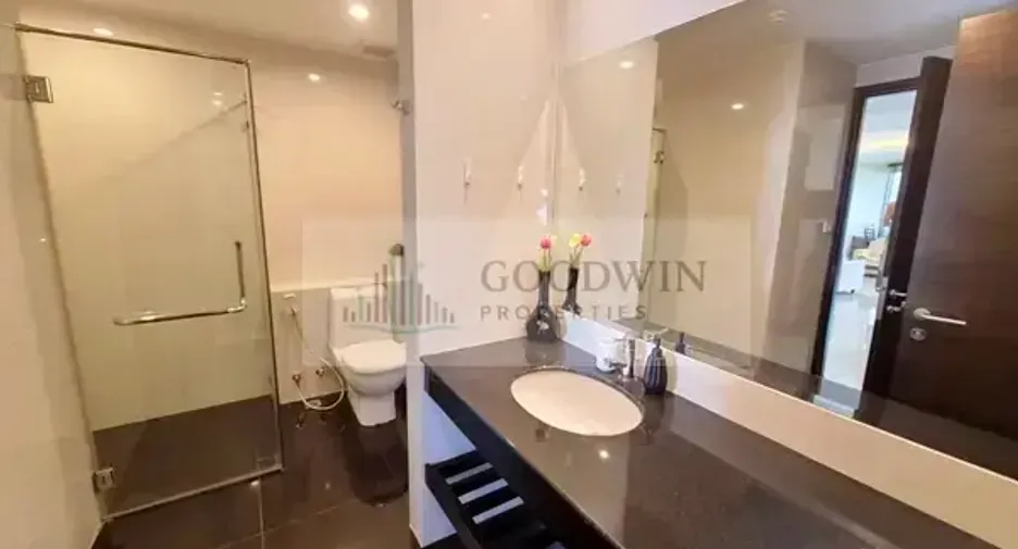 For rent and for sale 2 bedrooms condo 