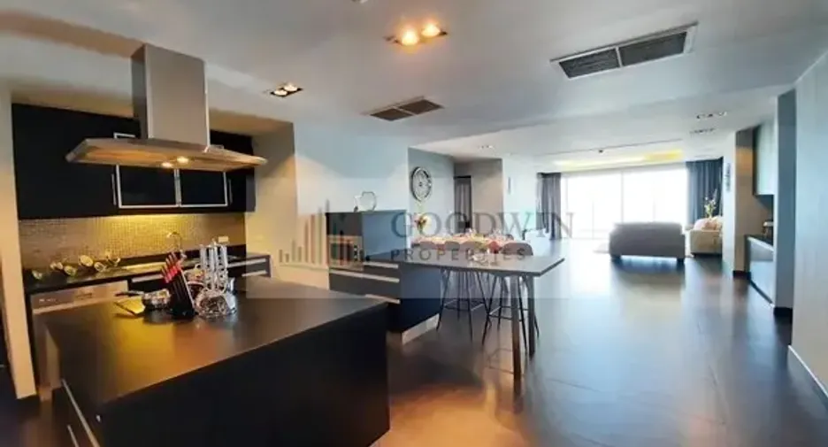 For rent and for sale 3 bedrooms condo 