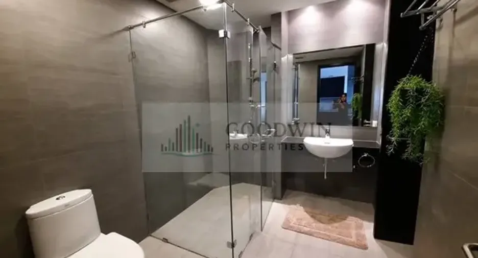 For rent and for sale 3 bedrooms condo 