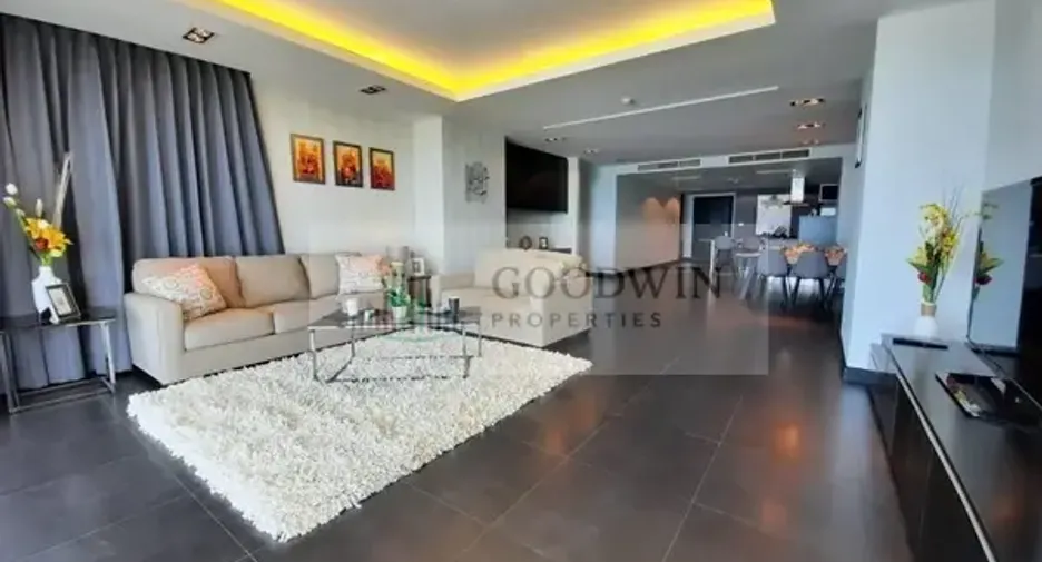 For rent and for sale 3 bedrooms condo 
