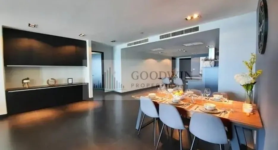For rent and for sale 3 bedrooms condo 