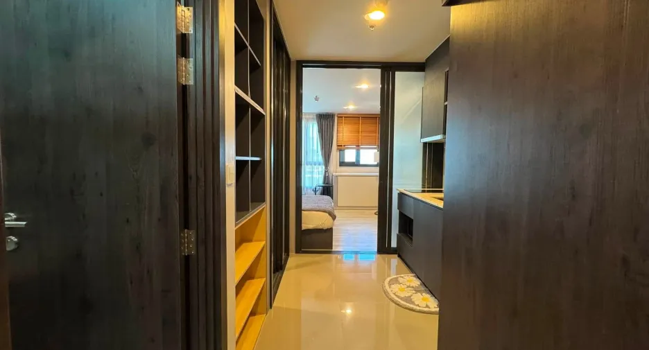 Wohnung zur Miete mit Studio in Huai Khwang, Bangkok