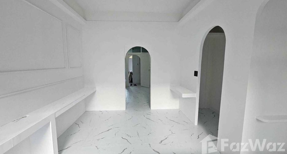 For rent 2 ベッドルーム office in Khlong Toei, Bangkok
