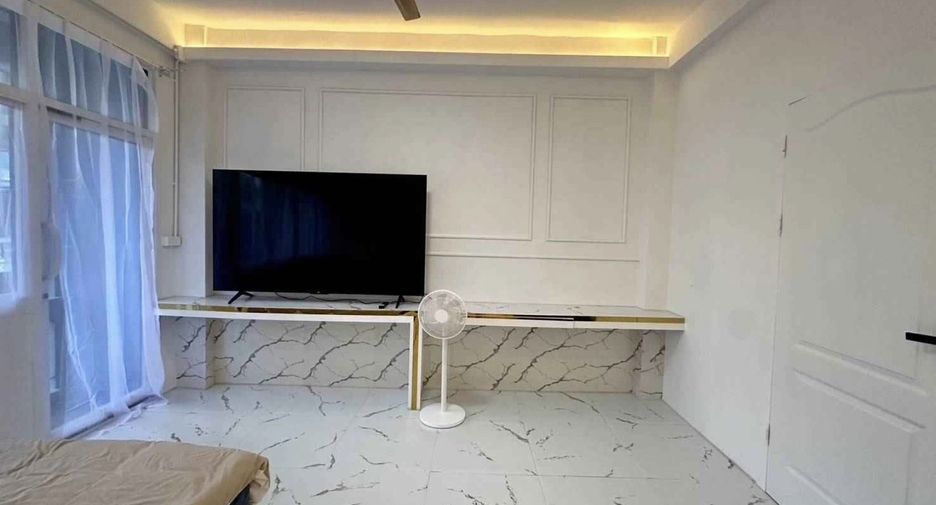 For rent 2 ベッドルーム office in Khlong Toei, Bangkok