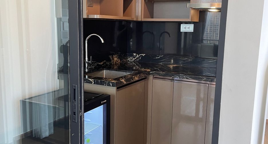 For rent and for sale 1 bed condo in Khlong Toei, Bangkok