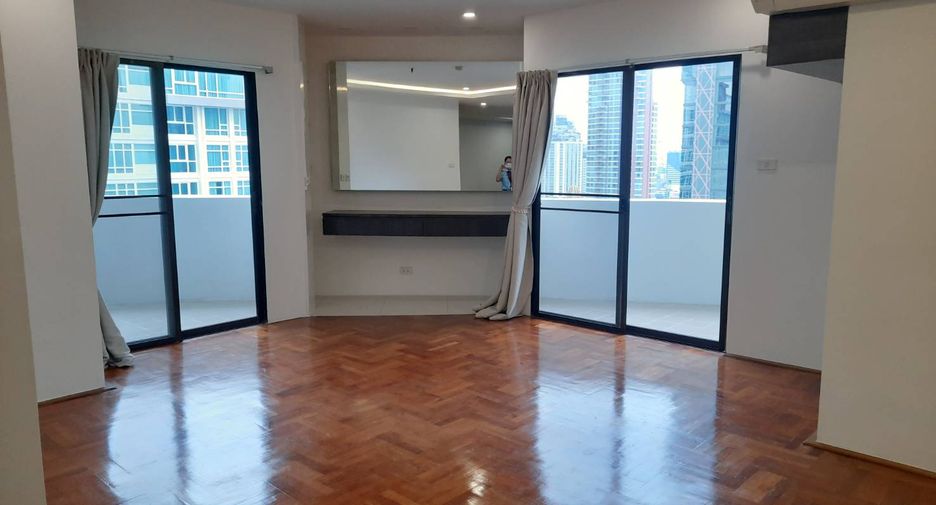 Condo en alquiler de 3 habitaciones en Watthana, Bangkok