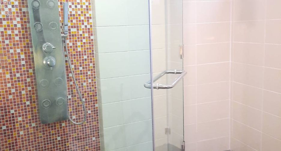 Condo en alquiler de 3 habitaciones en Watthana, Bangkok