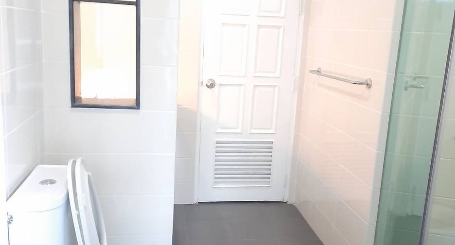 Condo en alquiler de 3 habitaciones en Watthana, Bangkok