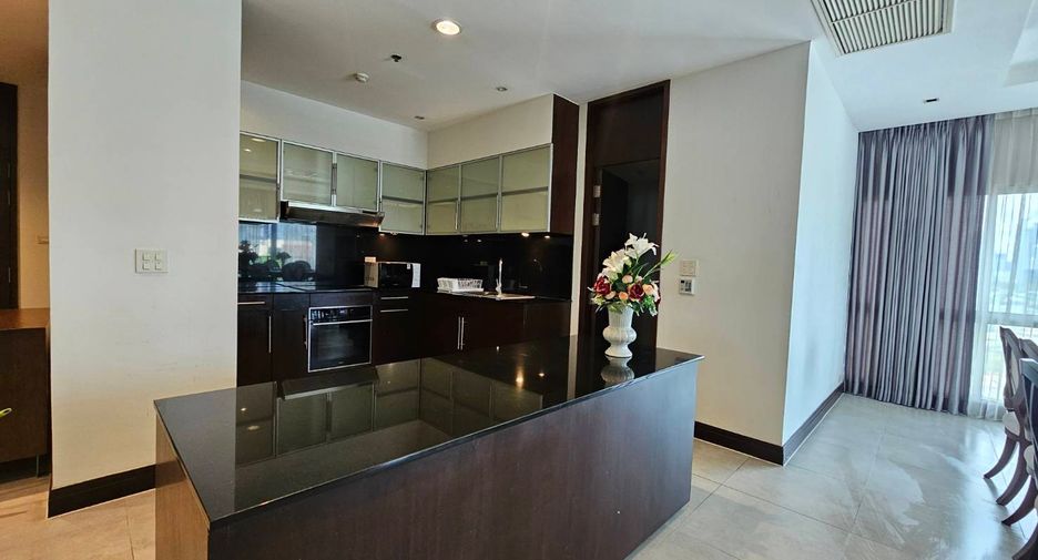 For rent 3 bedrooms condo in Pathum Wan, Bangkok