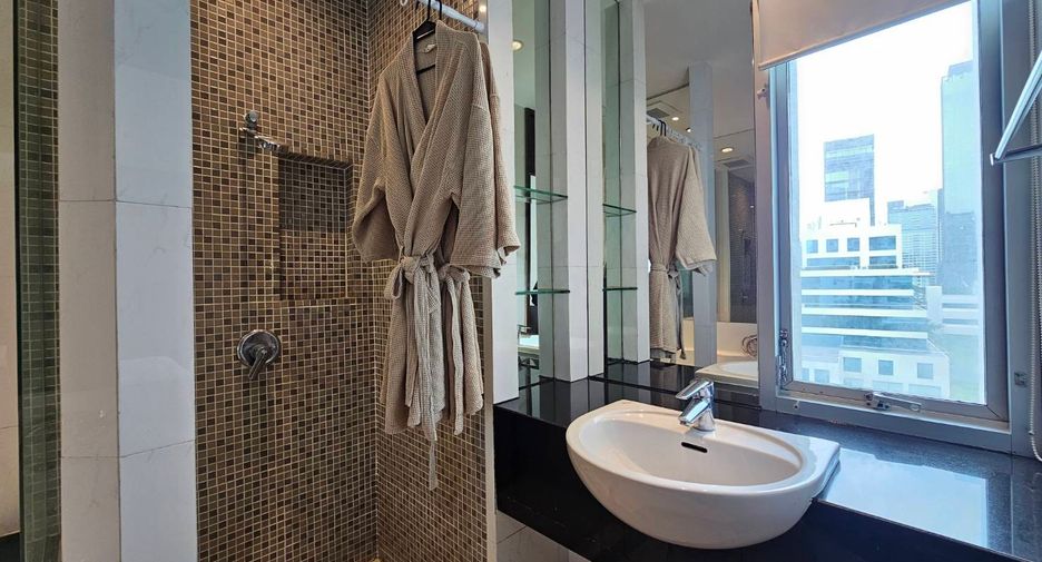 For rent 3 bedrooms condo in Pathum Wan, Bangkok