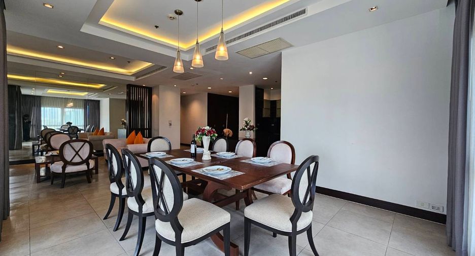 For rent 3 bedrooms condo in Pathum Wan, Bangkok