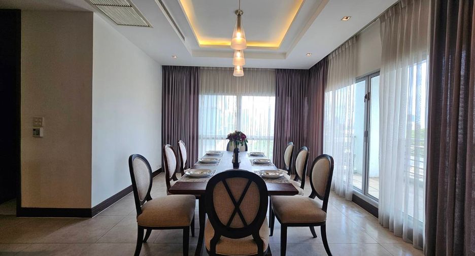 For rent 3 bedrooms condo in Pathum Wan, Bangkok