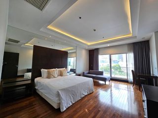 For rent 3 bedrooms condo in Pathum Wan, Bangkok