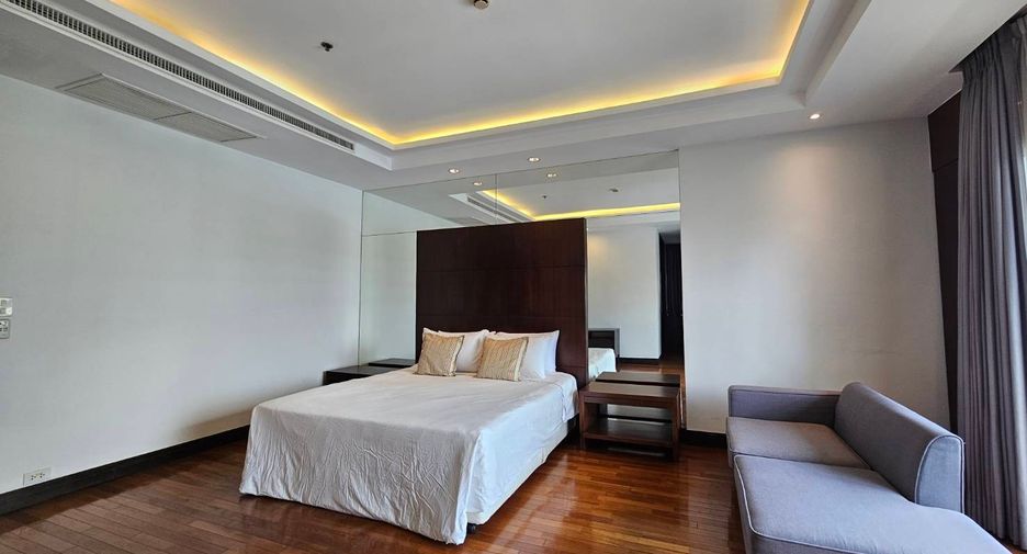 For rent 3 bedrooms condo in Pathum Wan, Bangkok