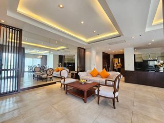 For rent 3 bedrooms condo in Pathum Wan, Bangkok