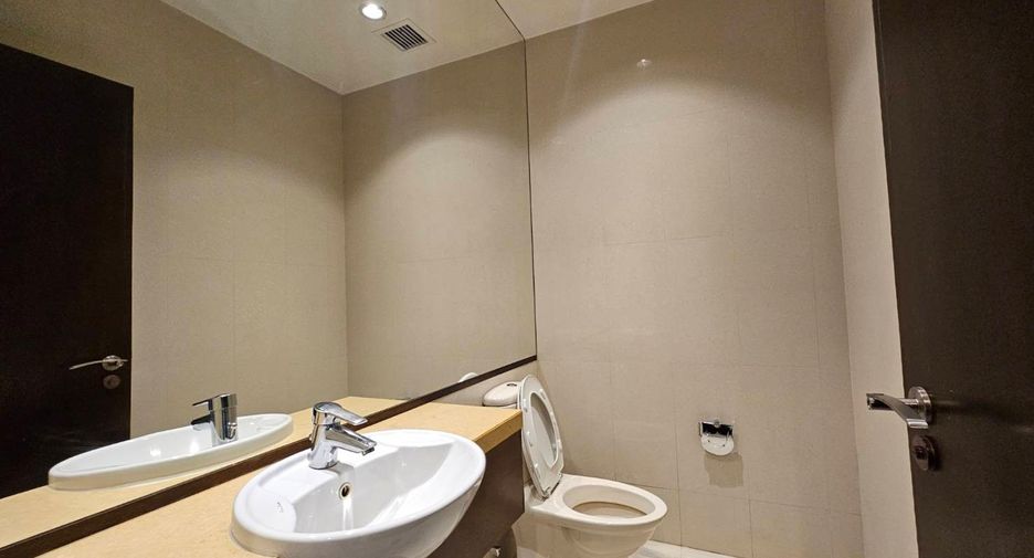 For rent 3 bedrooms condo in Pathum Wan, Bangkok