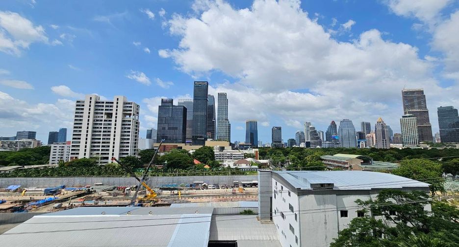 For rent 3 bedrooms condo in Pathum Wan, Bangkok