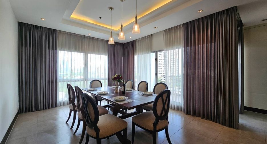 For rent 3 bedrooms condo in Pathum Wan, Bangkok