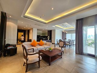 For rent 3 bedrooms condo in Pathum Wan, Bangkok