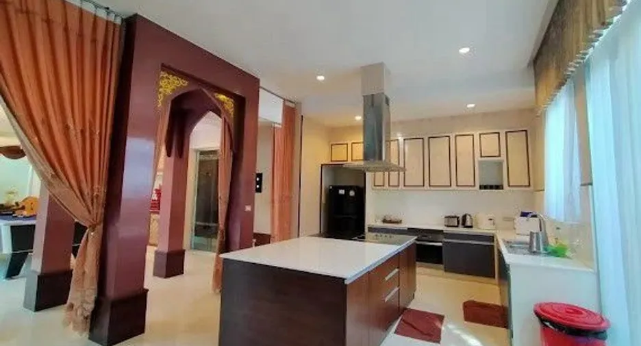 Villa en alquiler de 9 habitaciones en Jomtien, Pattaya