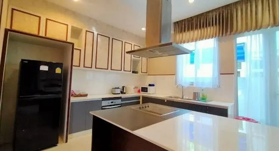 Villa en alquiler de 9 habitaciones en Jomtien, Pattaya