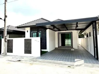 À louer 3 chambres maison à Bang Lamung, Chonburi
