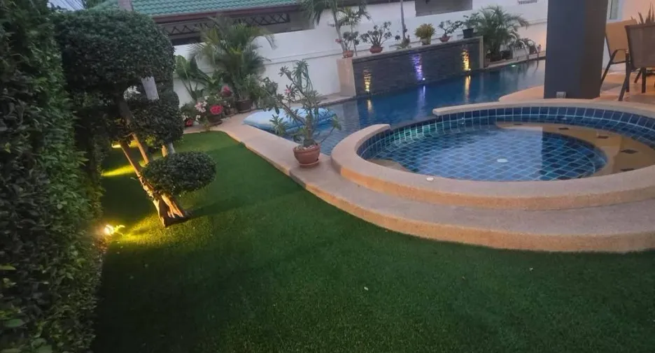 Villa en alquiler de 3 habitaciones en Bang Lamung, Chonburi