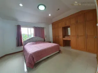 Villa en alquiler de 3 habitaciones en Bang Lamung, Chonburi