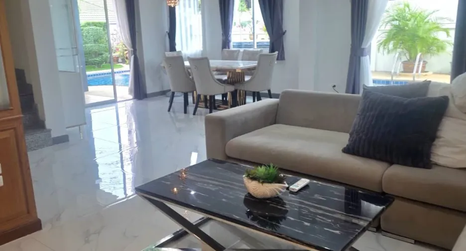 Villa en alquiler de 3 habitaciones en Bang Lamung, Chonburi