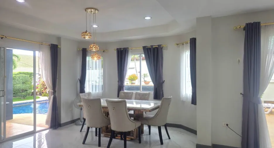 Villa en alquiler de 3 habitaciones en Bang Lamung, Chonburi