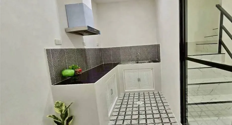 For rent 3 bedrooms townhouse in Bang Lamung, Chonburi