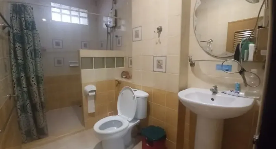 For sale 4 bedrooms retail Space in Bang Kapi, Bangkok