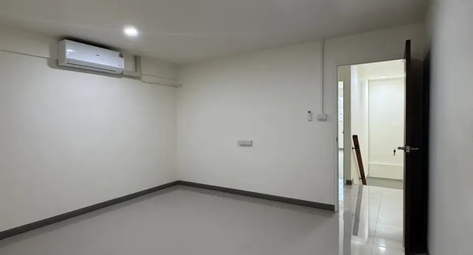 For rent 3 bedrooms townhouse in Mueang Phuket, Phuket