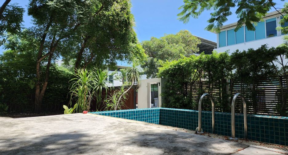 Haus zum Kauf mit 5 Zimmer in Bang Na, Bangkok