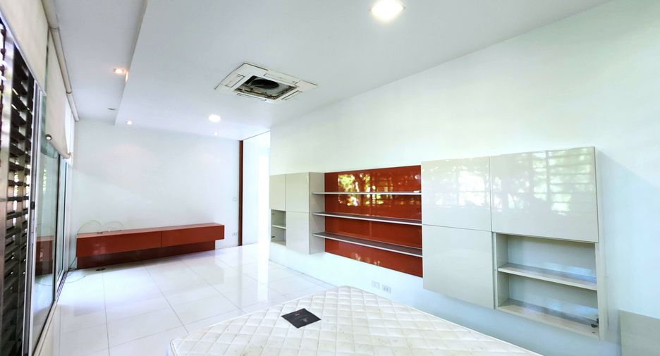 Haus zum Kauf mit 5 Zimmer in Bang Na, Bangkok