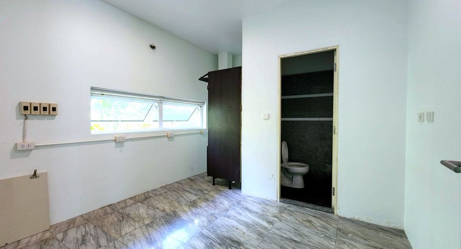 Haus zum Kauf mit 5 Zimmer in Bang Na, Bangkok