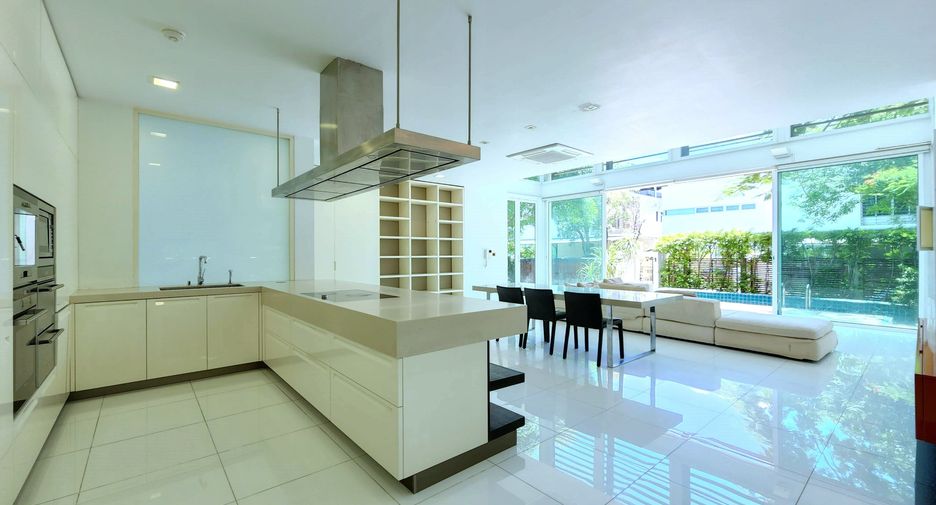 Haus zum Kauf mit 5 Zimmer in Bang Na, Bangkok